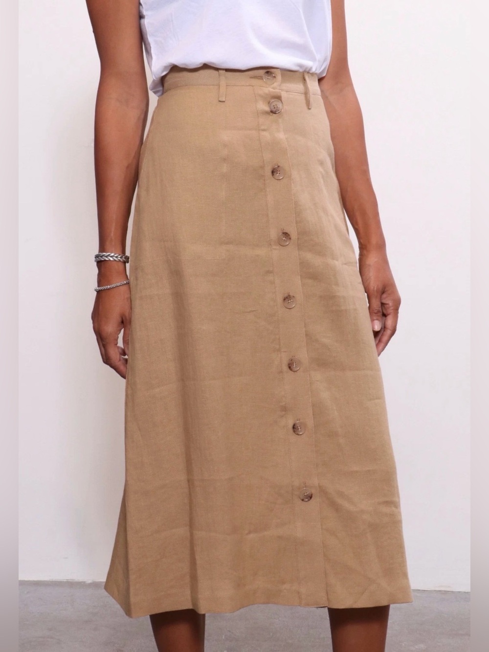 Size 10 - Nili Lotan Avie skirt in sand linen, button front